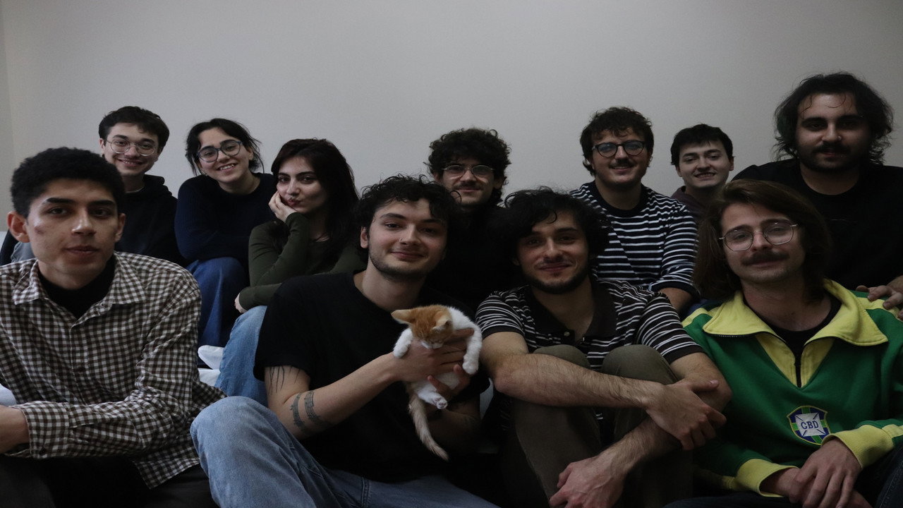 Bütün Salakları Öldürmeliyiz