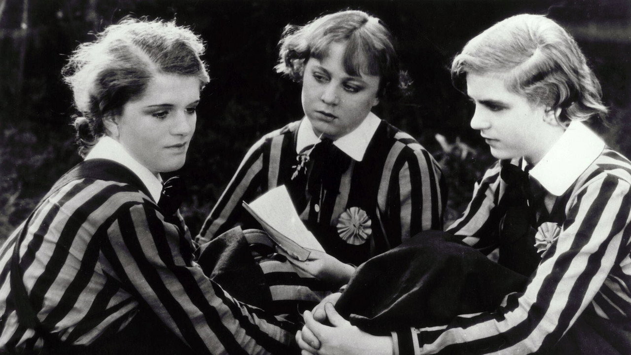 Jeunes Filles en uniforme