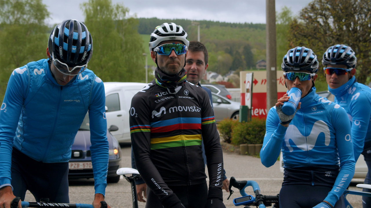 Dans la roue de l'équipe Movistar 2019