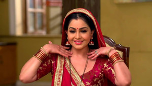 Vibhuti Gets a Necklace For Anita
