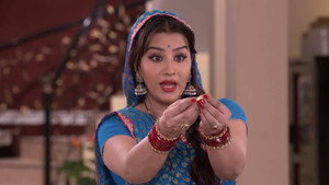 Vibhuti Secretly Helps Angoori With Groceries