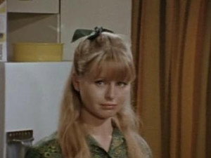 Une fille à la maison