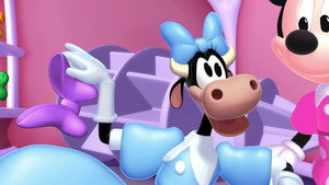 Clarabelle va au bal