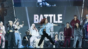 Street Woman Fighter ON THE STAGE
